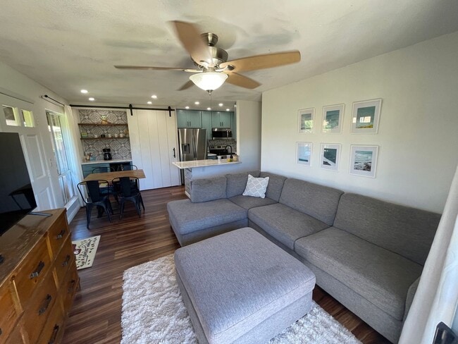 Building Photo - Kihei Villages Upper Level Furnished 2bed/1.5 bath Ocean View Condo Unit 37-202