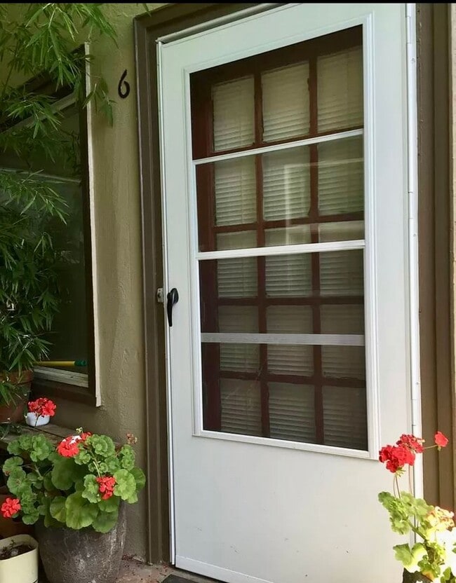 Photo - Buckman Charmer Studio~ Quick Access to Bi... Unit 06