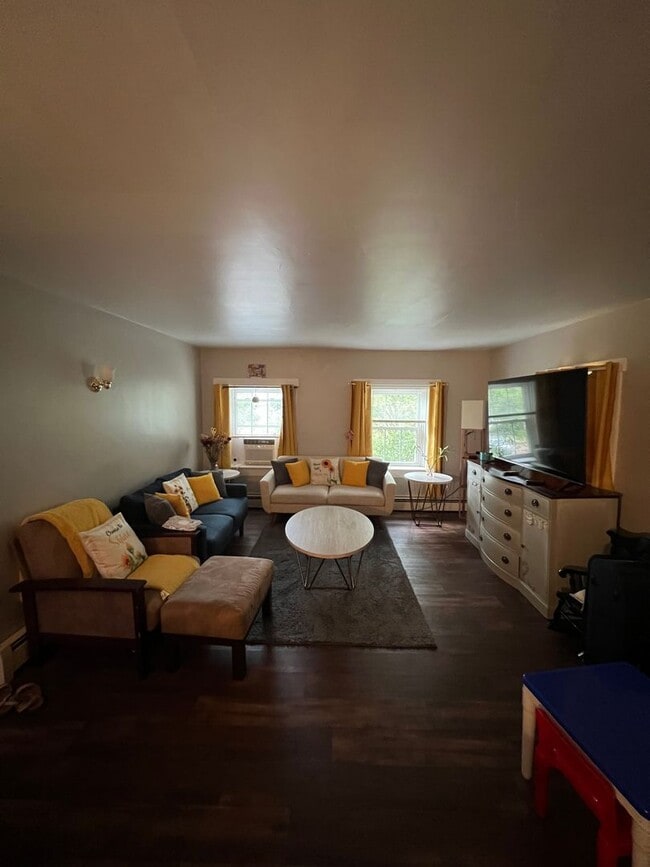 Photo - 202 E Main St Unit Apt 4