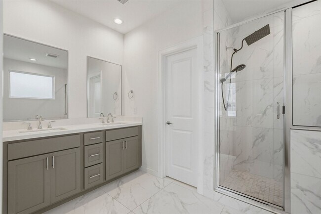 Photo - 1113 Highland Square Ln