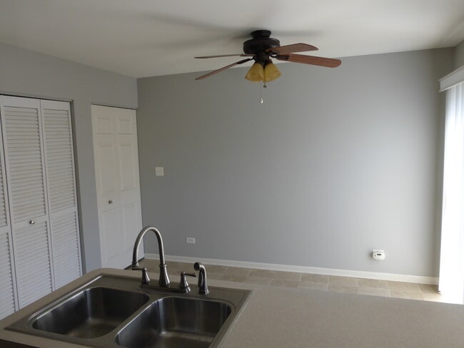 Photo - 914 Clover Ln
