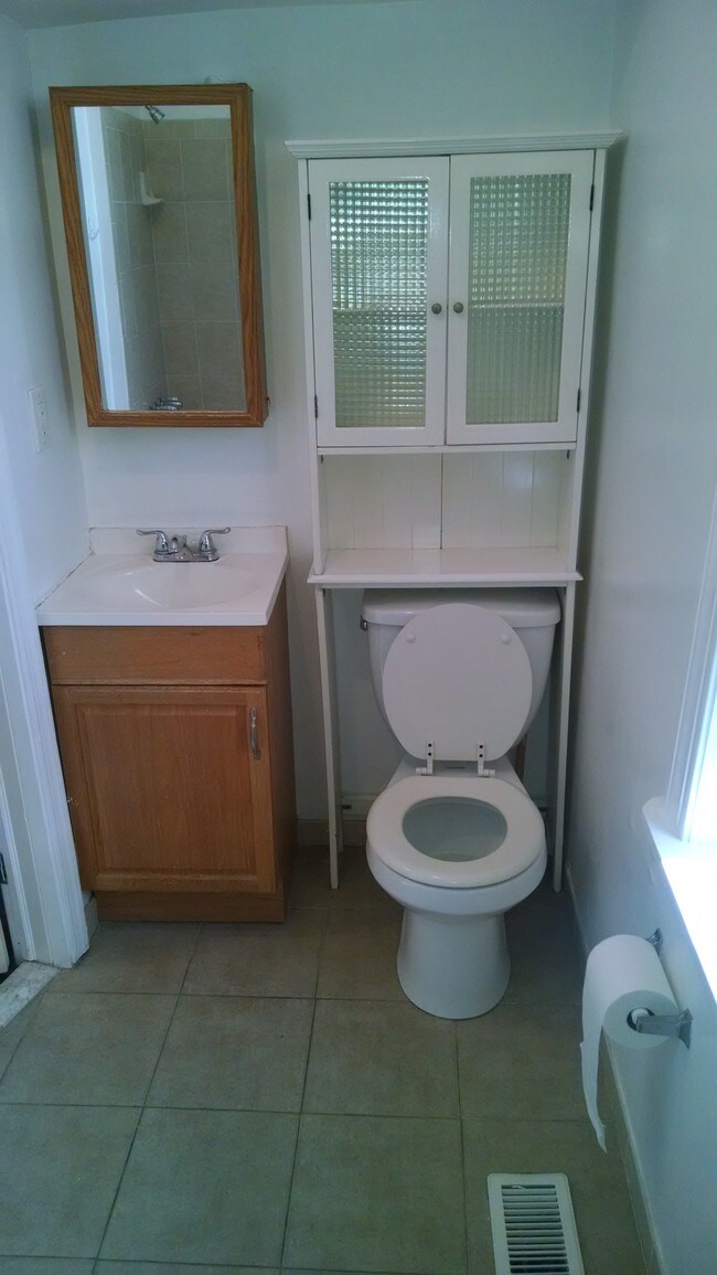Baño - 1213 S 46th St Unidad 2nd Floor