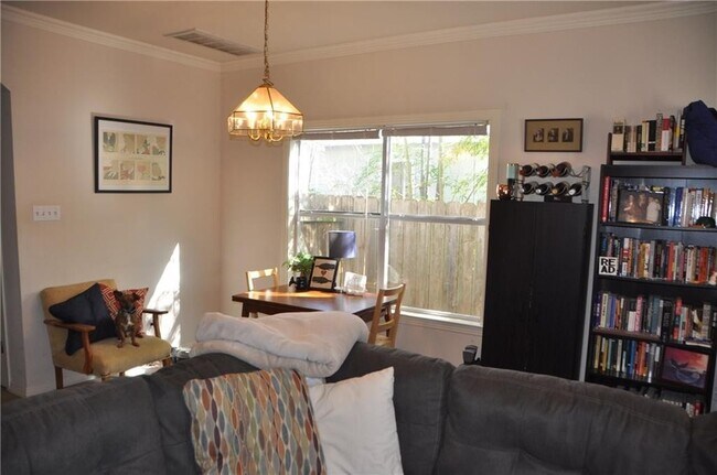 Photo - 609 E 49th St Unidad A