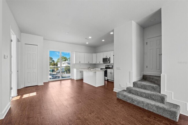 5728 Biscayne Ct