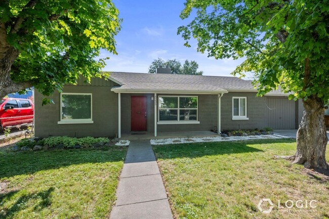 Charming Home in Perfect Location! - Charming Home in Perfect Location!