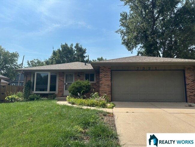 Building Photo - Charming 4 Bed Home