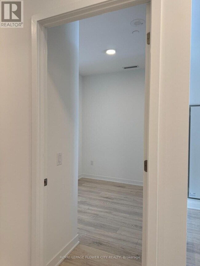 Photo - 20 All Nations Dr Unité 319