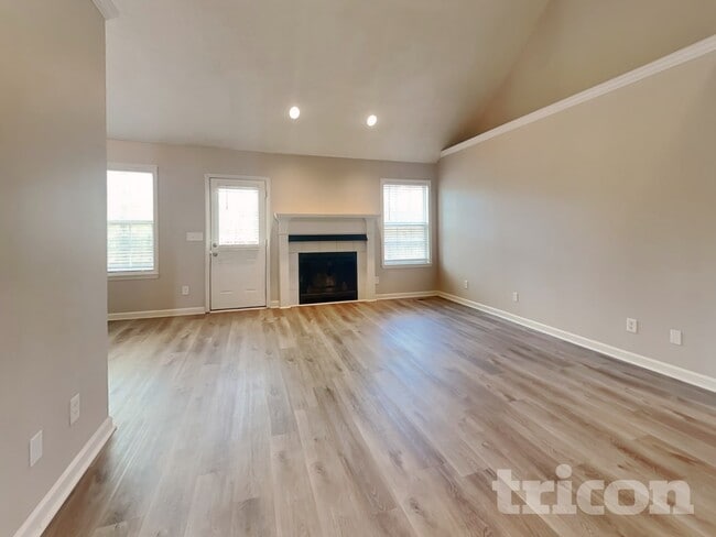 Photo - 1800 University Dr