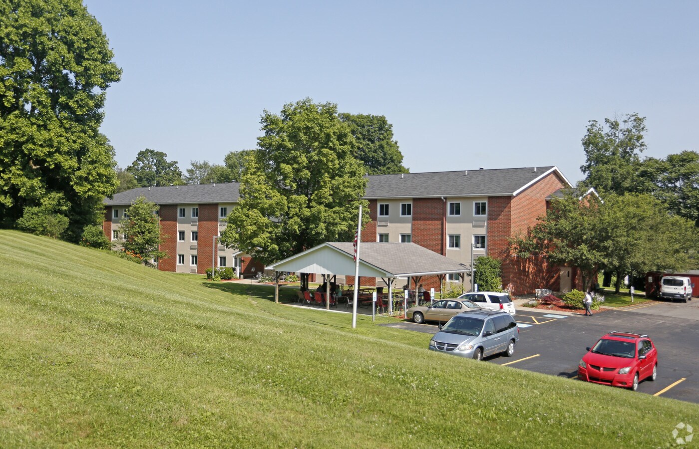 Lakeview Manor - Lakeview Manor Apartments