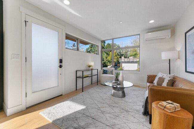 Photo - 2BR/1.75Ba Seattle Townhouse