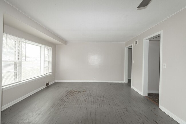 Photo - 4 Bed 2 Bath House on East Campus