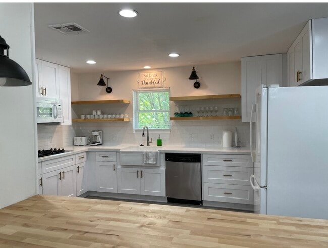 Building Photo - 5474 Imogene St