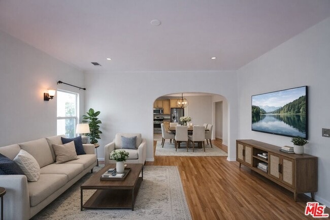 Building Photo - 806 N Alfred St Unit 3