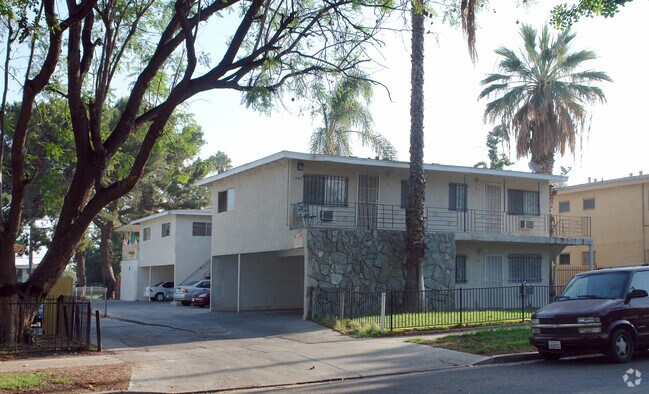 Photo - Loma Vista Apartments