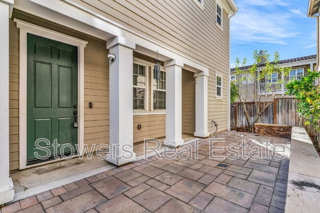 Photo - 4685 Malayan St