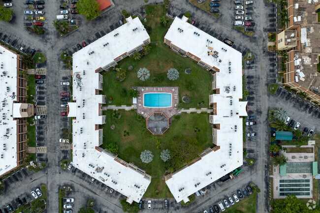 6501 Winfield Blvd - Margate Village