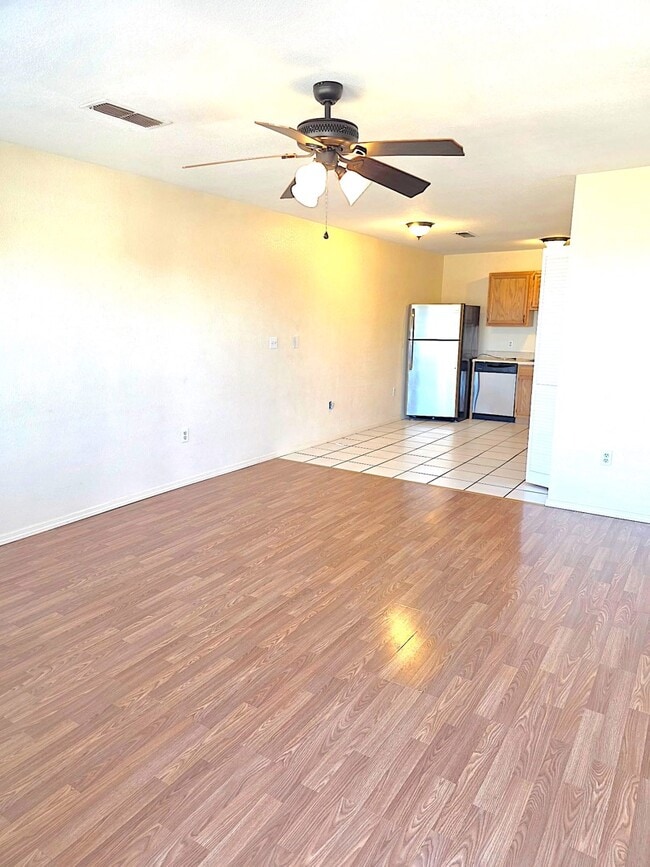 Photo - 129 Townsgate Plaza