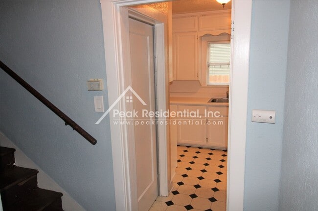 1156 Santa Barbara St