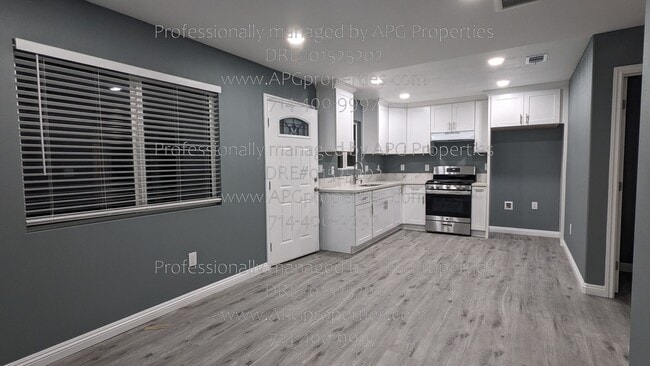 Photo - 7432 Franklin St