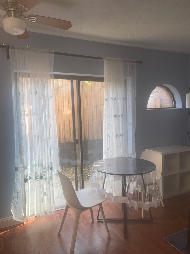 Photo - 3267 Niagara Sq