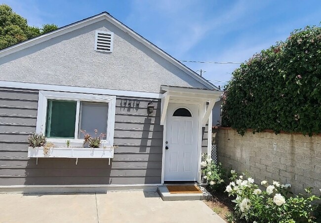 Building Photo - 17219 Keswick St Rental