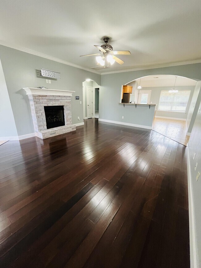 Photo - 1129 Desiree Pl