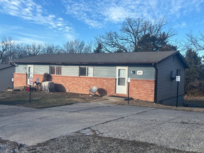 Building Photo - 1071 Kathryn Unit 4