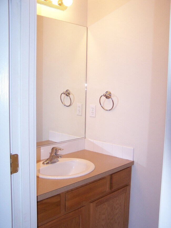 Photo - 2 Bed/2.5 Bath Unit Convenient to Old Mill... Unidad 2