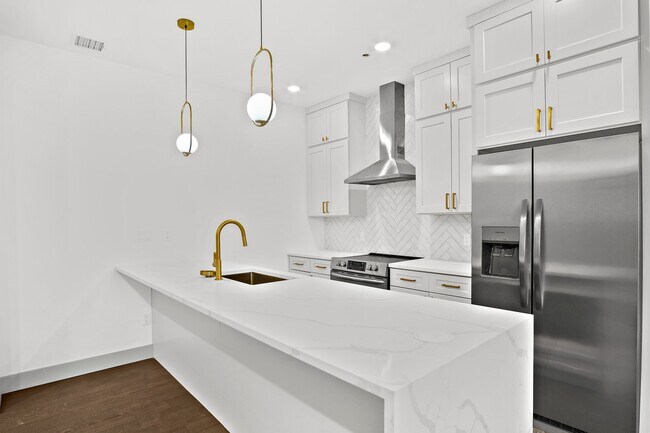 Building Photo - 127 E Cottage St Unit 8