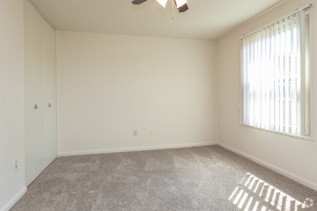 1BR, 1BA - 790 SF