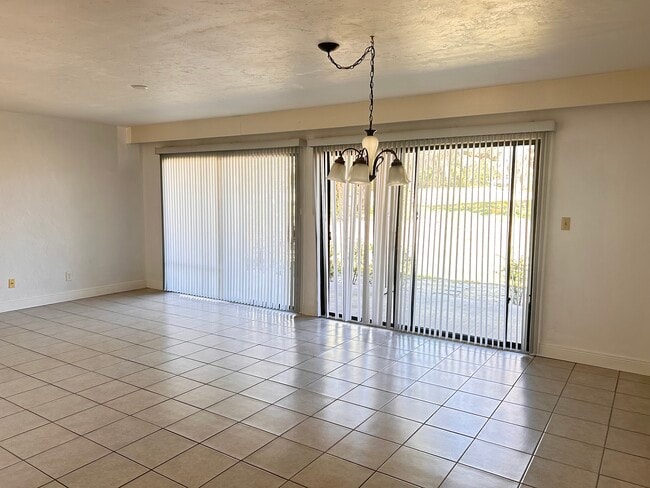 Photo - 4031 Abbey Ct Unidad 4041 Abbey Court