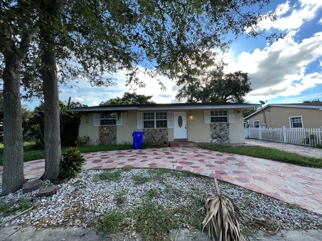 Building Photo - Centrally Located Single Family Home In Fort Lauderdale!!!