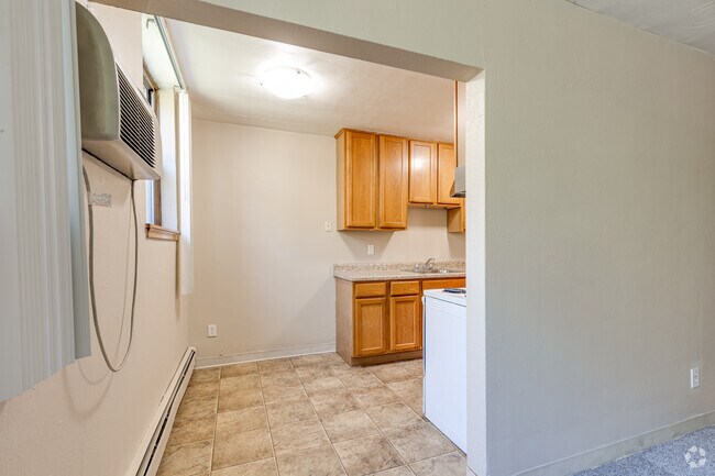 2BR, 1 BA - 725SF - Dining