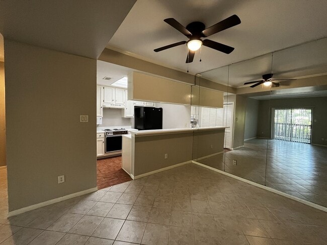 Building Photo - Adorable 1 bedroom, 1 bath Town-Home!!