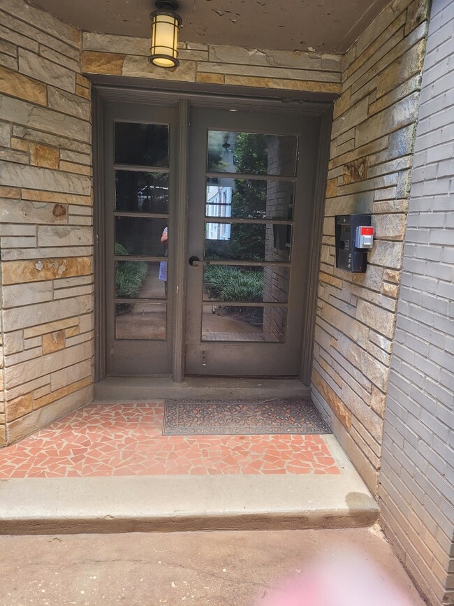 Building Photo - 227 N Dotger Ave Unit E 14