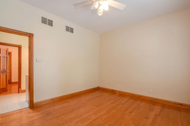 Photo - 536 N Lincoln St Unidad #2