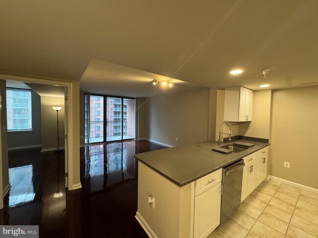 Building Photo - 11710 Old Georgetown Rd Unit 1007 Rental