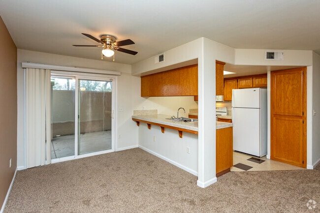 3 habitaciones, 2 baños, 1496 pies cuadrados, área de comedor