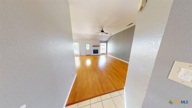 Photo - 411 Tomahawk Dr House