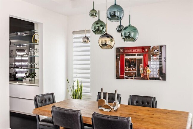 Photo - 1004 Meriden Ln