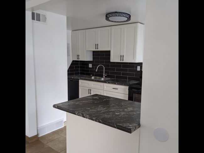 Photo - 933 3385 S Unit 2