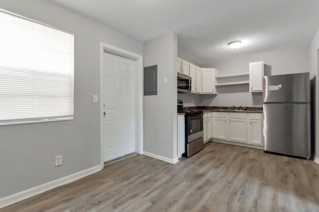 Photo - 4543 Moncrief Rd W