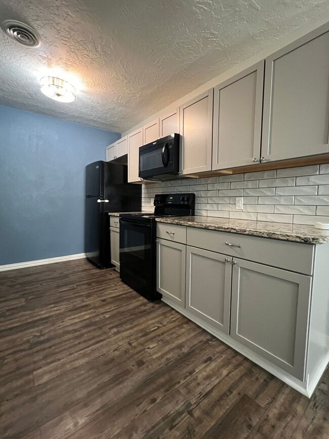 Photo - 6407 NW Euclid Ave