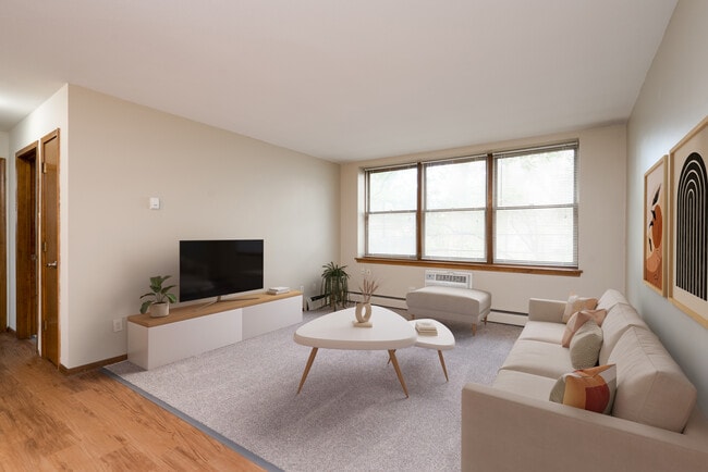 Photo - Kings Highway Apartments