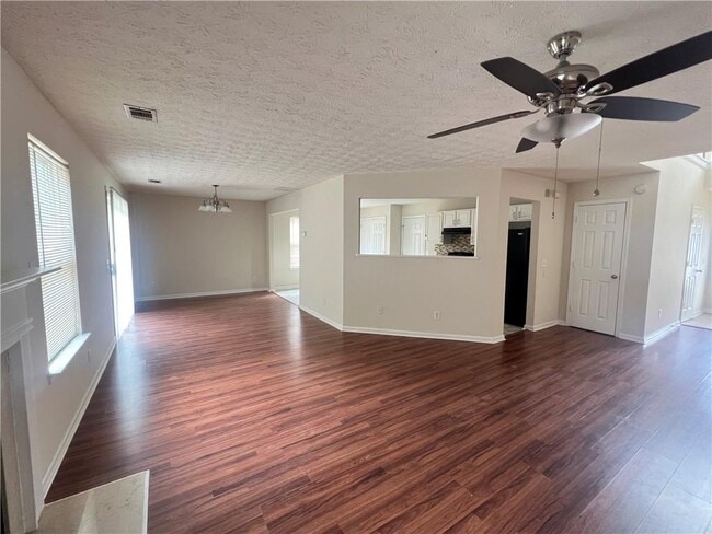 Photo - 986 Hawthorn Ln