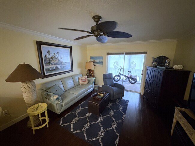 Photo - 200 The Esplanade N