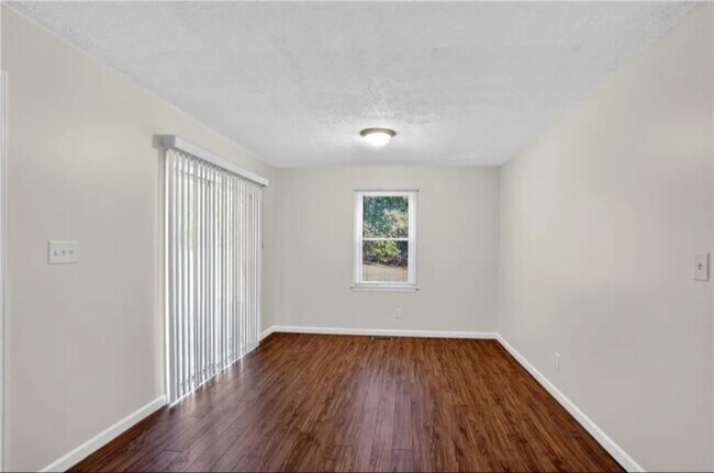 Photo - 170 Shiloh Run NW