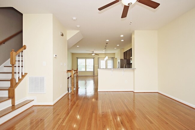 Pet-Friendly Townhome Minutes From NGIC, C... - Pet-Friendly Townhome Minutes From NGIC, C...