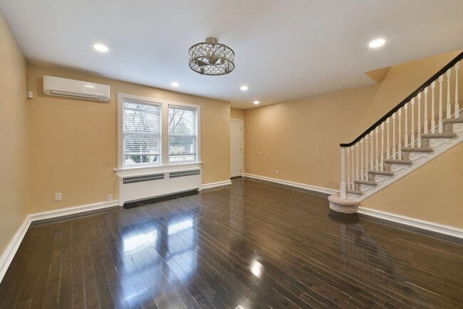 Photo - Beautifully Renovated 3 Bedroom Home Now Available For Rent in Cedarbrook!!!