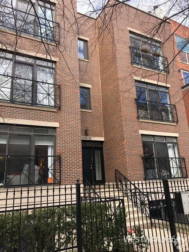 Building Photo - 1924 W Diversey Pkwy Unit 2E Rental